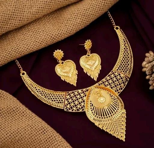 Feminine chic jewellery sets