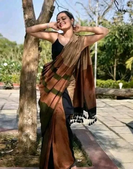 Women trending chack saree with blouse pieces