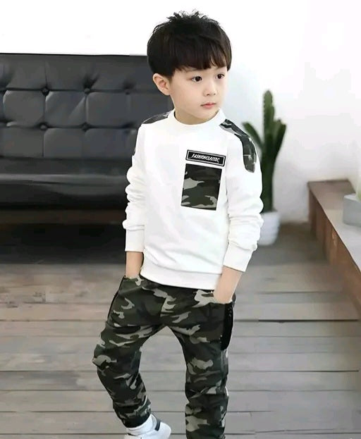Boys army T-shirt and pant pair in best look
