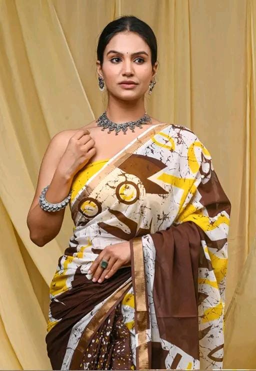 Women fancy elegant cotton mulmul saree with luxury zari border