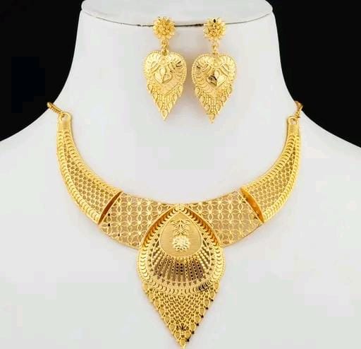 Feminine chic jewellery sets
