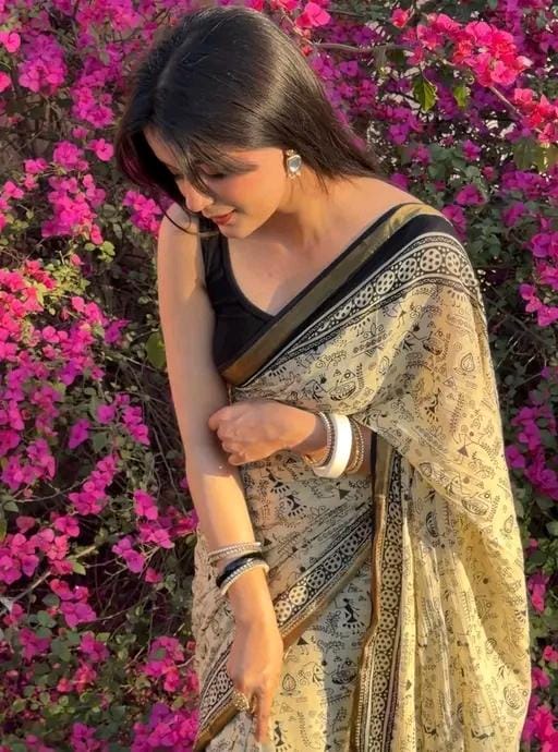 Premium cotton mulmul saree with maheshwari border