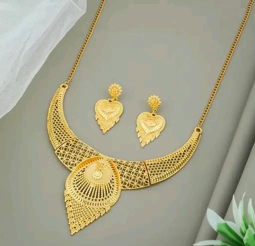 Feminine chic jewellery sets