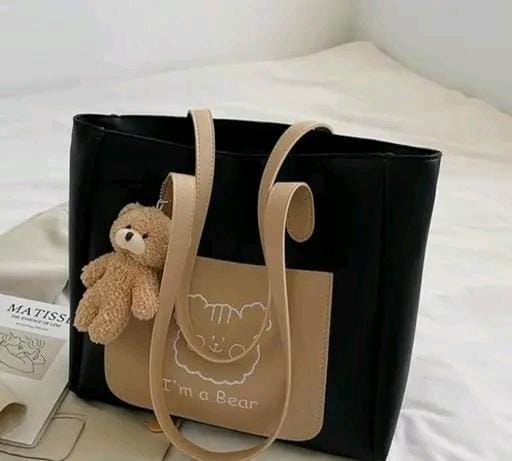 Fashionable women handbags