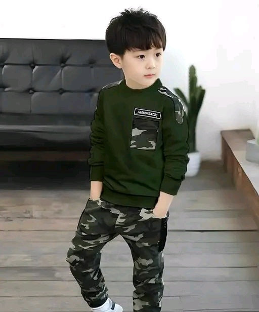 Boys army T-shirt and pant pair in best look