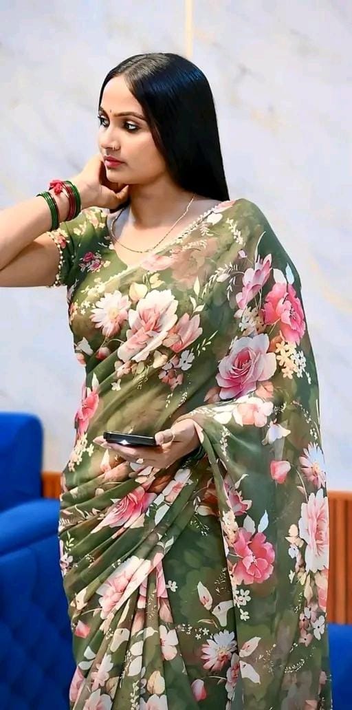 Women print georgette saree with pearl lace border and matching blouse