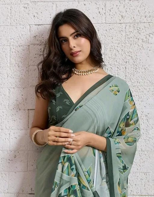 Women ,s green cotton blend geomatric printed saree and blouse