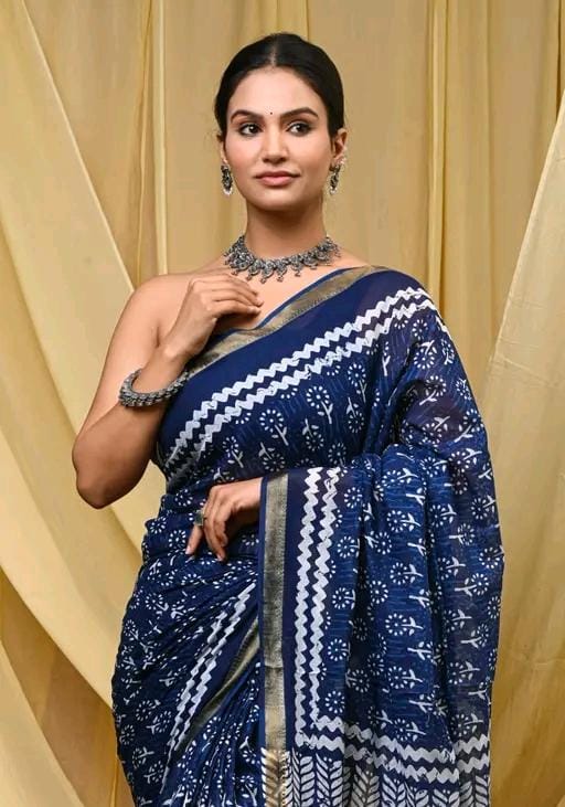 Cotton mulmul sari with zari border